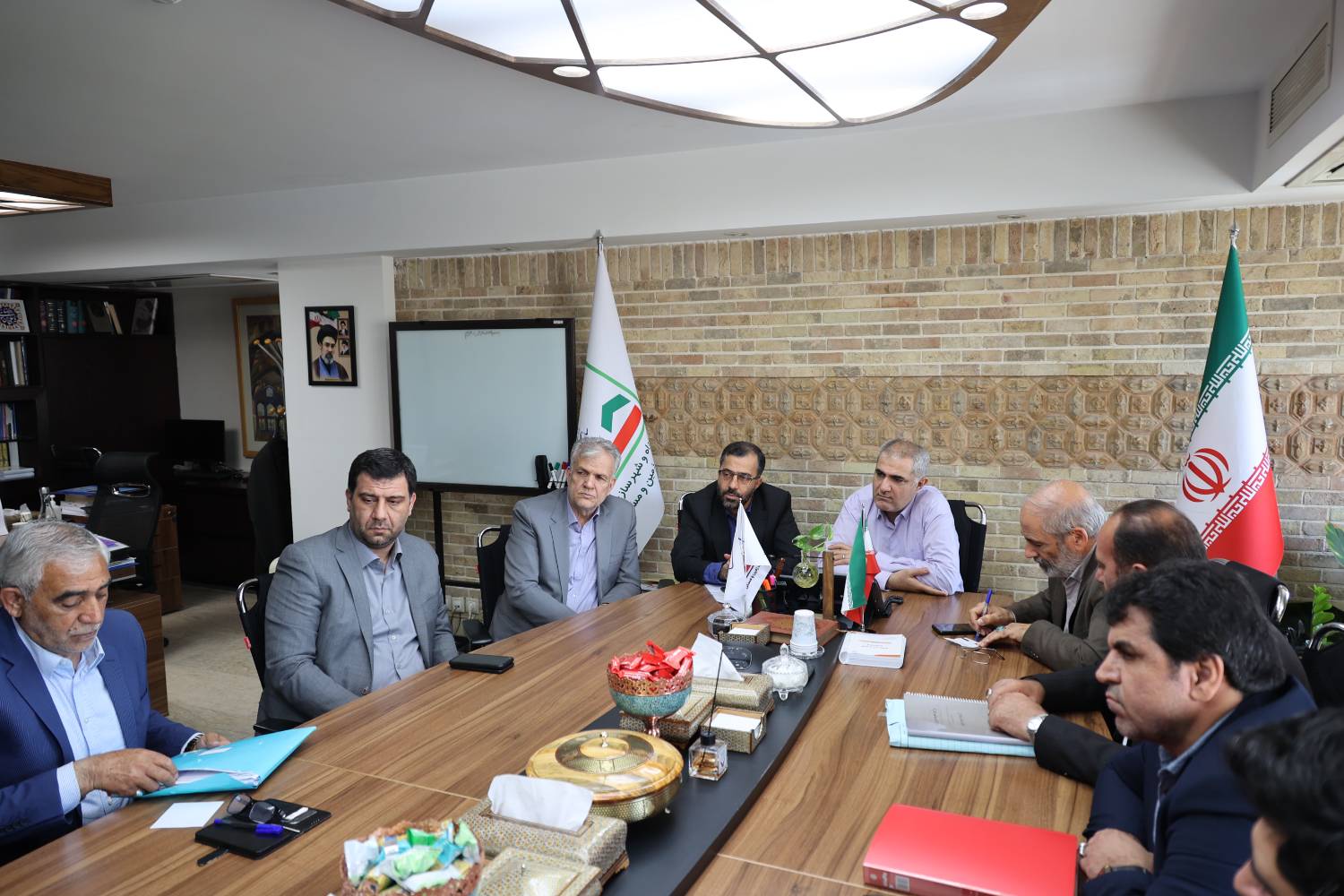  موانع دو تعاونی مسکن بروجرد برای آغاز ساخت‌وساز و موضوعات حوزه مسکن شهرضا بررسی شد
